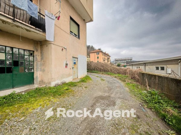 locale commerciale in vendita a Savignone in zona Isorelle