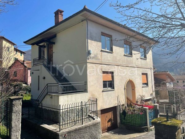 appartamento in vendita a Savignone