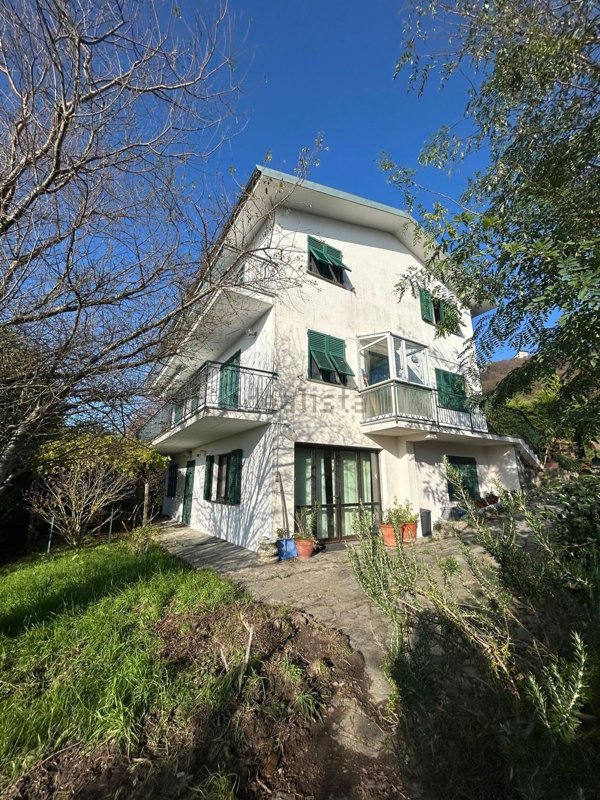 casa indipendente in vendita a Savignone