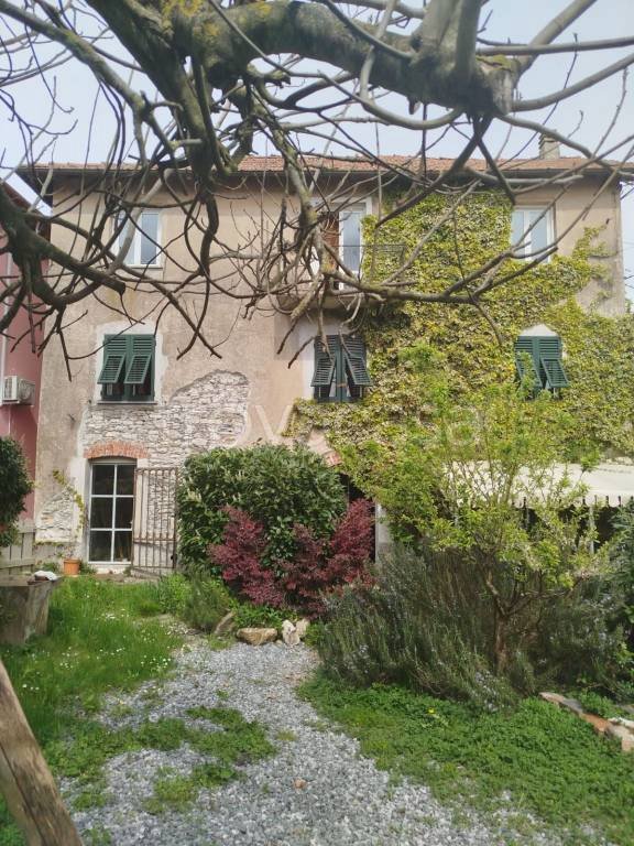 casa indipendente in vendita a Savignone
