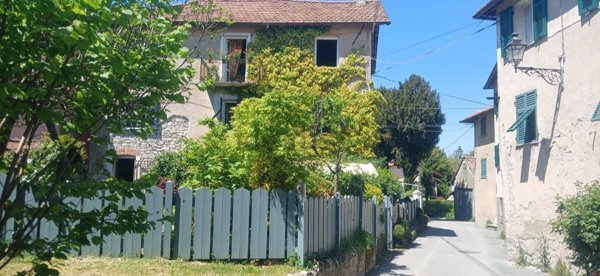 casa indipendente in vendita a Savignone