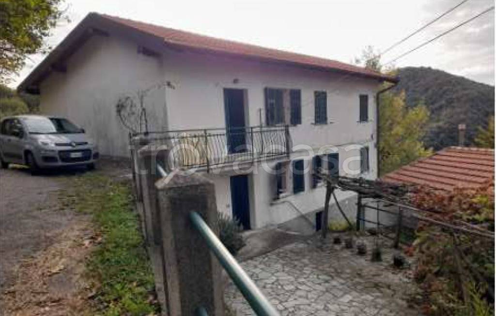 casa indipendente in vendita a Savignone