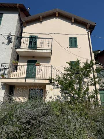 casa indipendente in vendita a Savignone