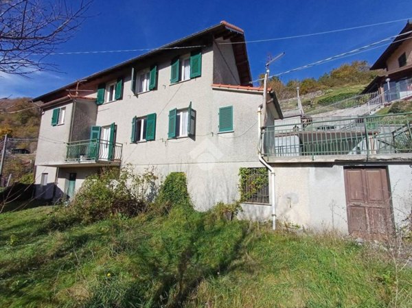 casa indipendente in vendita a Savignone