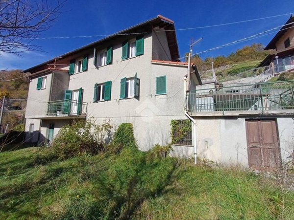 casa indipendente in vendita a Savignone