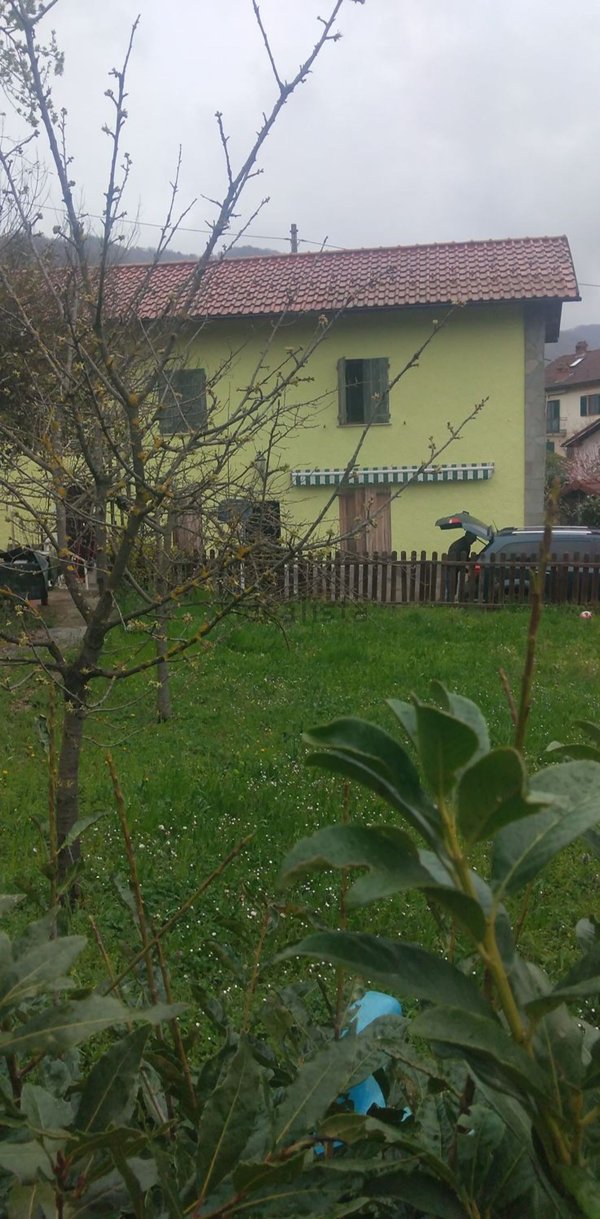 casa indipendente in vendita a Savignone