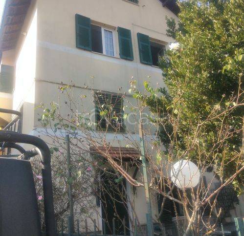 casa indipendente in vendita a Savignone