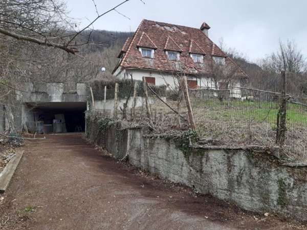 casa indipendente in vendita a Savignone