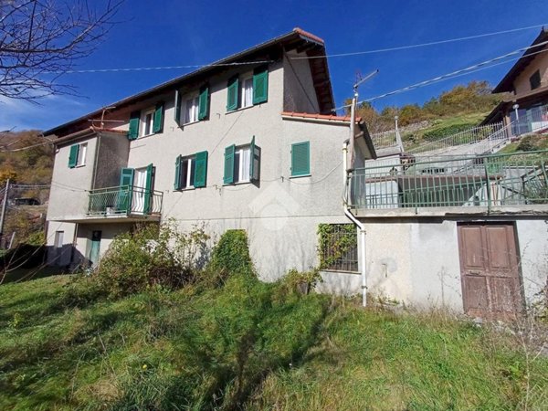 casa indipendente in vendita a Savignone