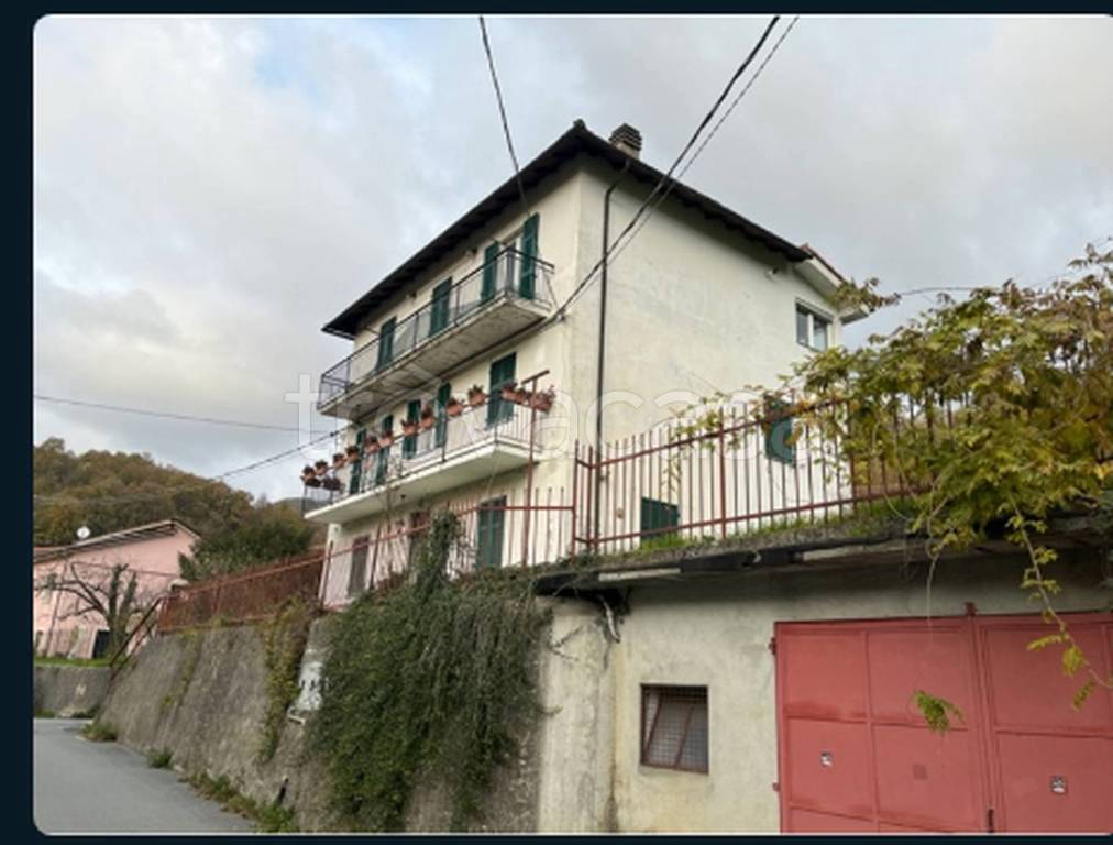 appartamento in vendita a Savignone