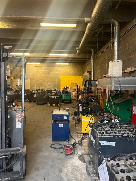 locale commerciale in vendita a Savignone in zona Isorelle