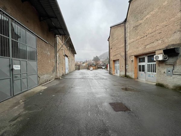locale commerciale in vendita a Savignone in zona Isorelle