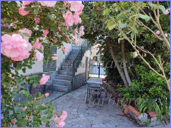 casa indipendente in vendita a Savignone