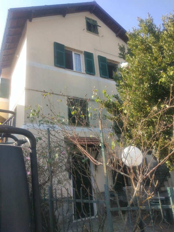 appartamento in vendita a Savignone