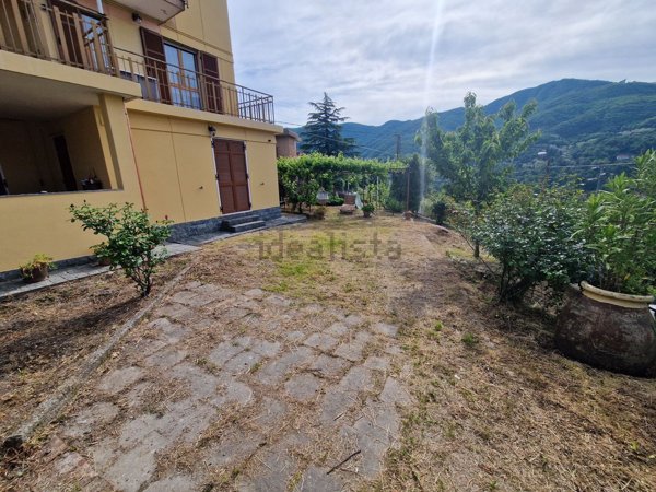 appartamento in vendita a Savignone