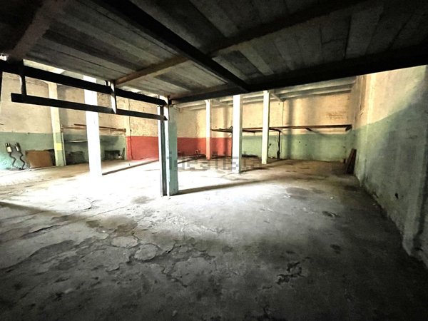 locale di sgombero in vendita a Savignone