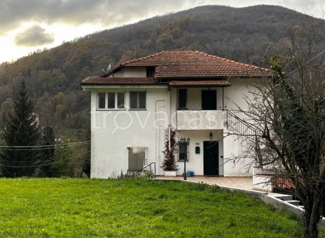 appartamento in vendita a Savignone