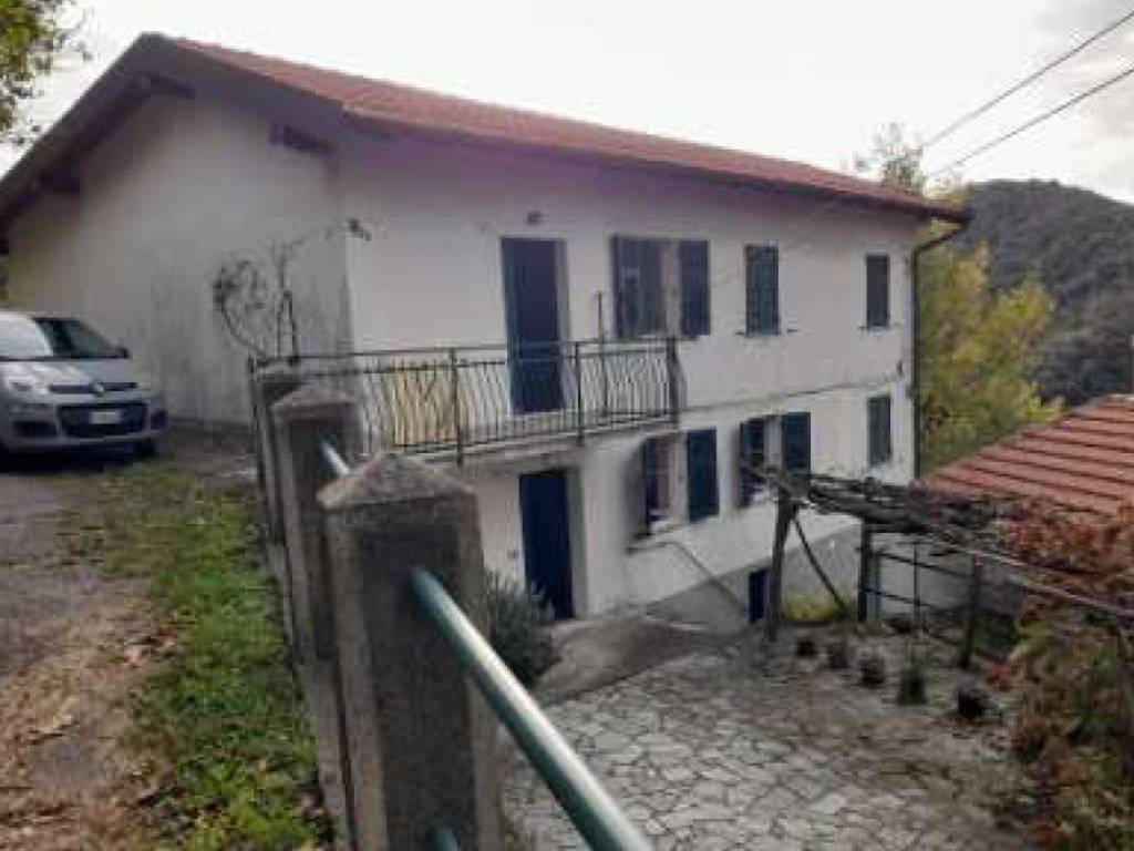 casa indipendente in vendita a Savignone
