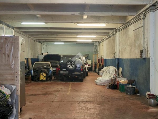 locale di sgombero in vendita a Savignone