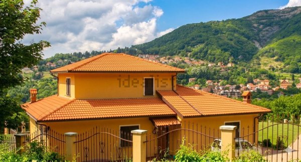 casa indipendente in vendita a Savignone