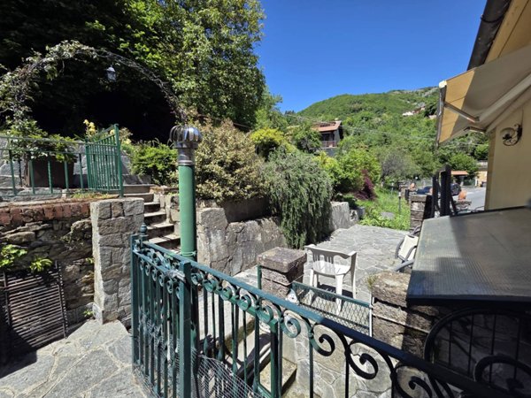 casa indipendente in vendita a Savignone