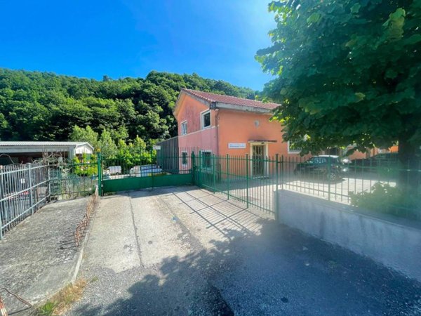 negozio in vendita a Savignone in zona San Bartolomeo