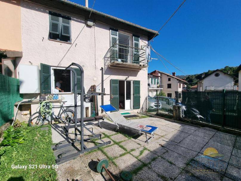 casa indipendente in vendita a Savignone in zona Isorelle