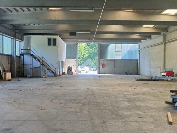 locale di sgombero in vendita a Savignone in zona Isorelle