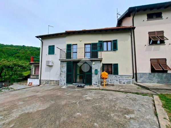 casa indipendente in vendita a Savignone