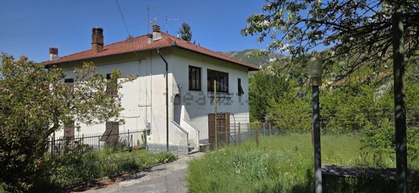 appartamento in vendita a Savignone in zona Isorelle