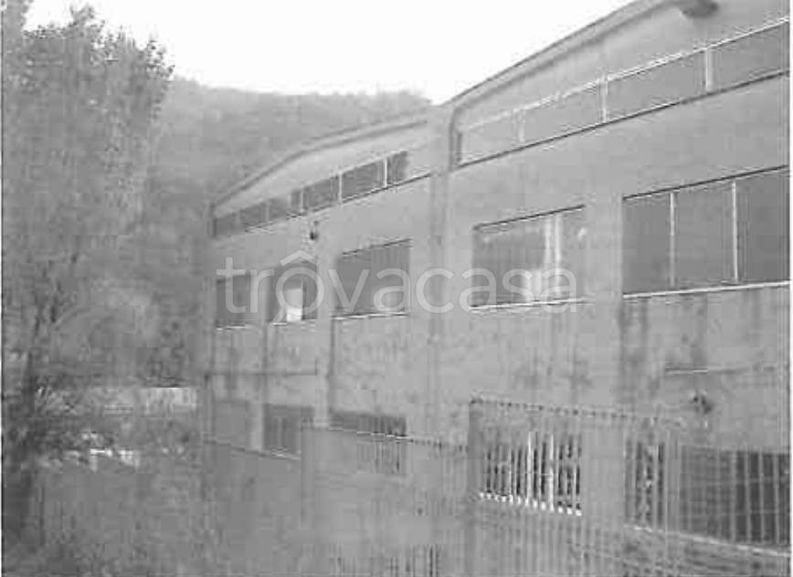 locale commerciale in vendita a Savignone in zona Isorelle