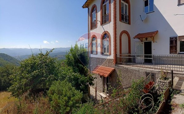 casa indipendente in vendita a Serra Riccò in zona Orero