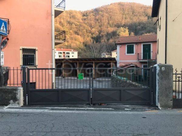 locale di sgombero in vendita a Serra Riccò in zona Pedemonte