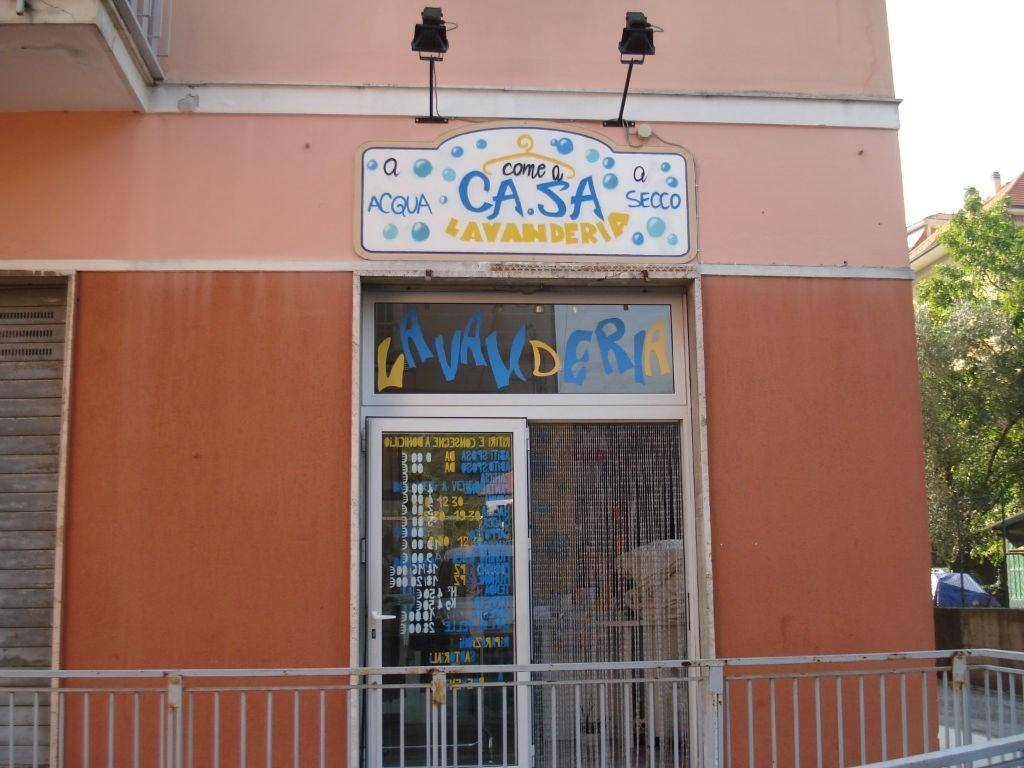 negozio in vendita a Serra Riccò in zona Pedemonte