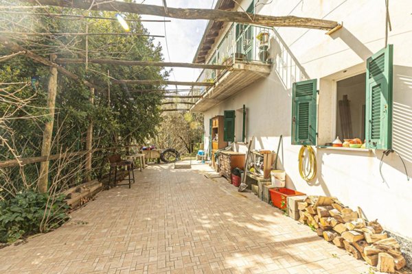 casa indipendente in vendita a Serra Riccò in zona Serra