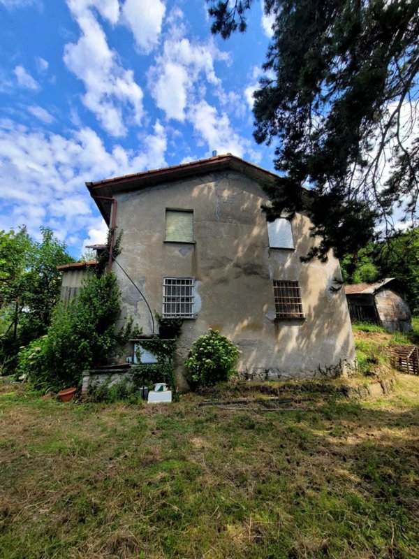 pentavano in vendita a Serra Riccò in zona Serra