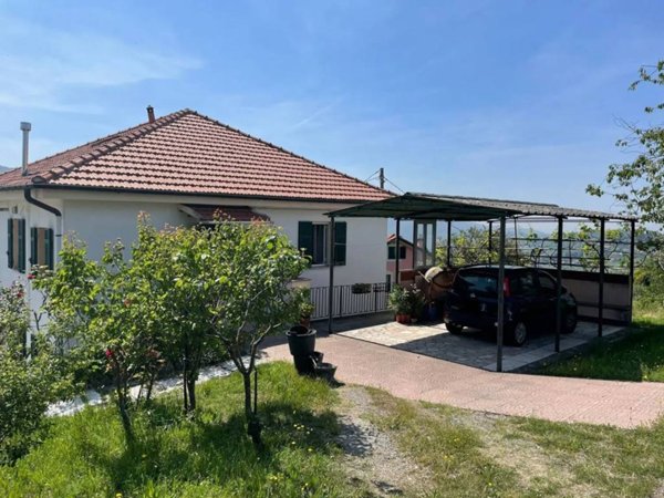 casa indipendente in vendita a Serra Riccò in zona Serra