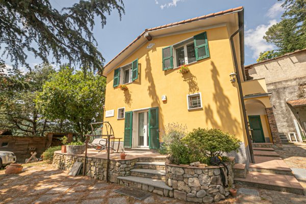 casa indipendente in vendita a Serra Riccò in zona Serra