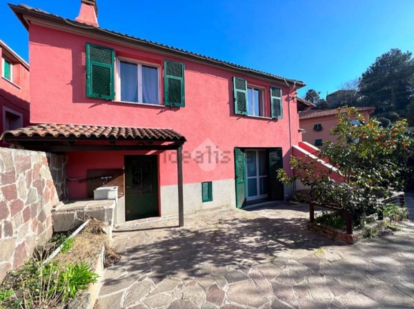 casa indipendente in vendita a Serra Riccò in zona Serra