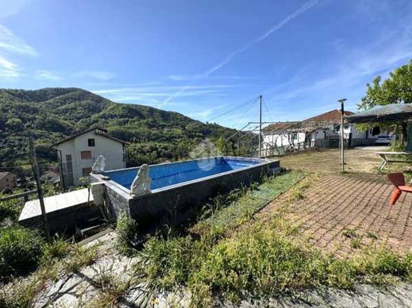 casa indipendente in vendita a Serra Riccò in zona Serra