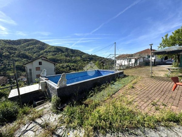 casa indipendente in vendita a Serra Riccò in zona Pedemonte