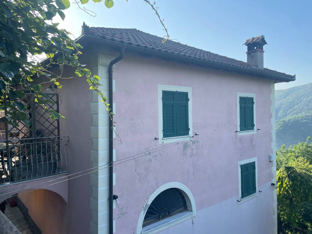 casa indipendente in vendita a Serra Riccò in zona Pedemonte