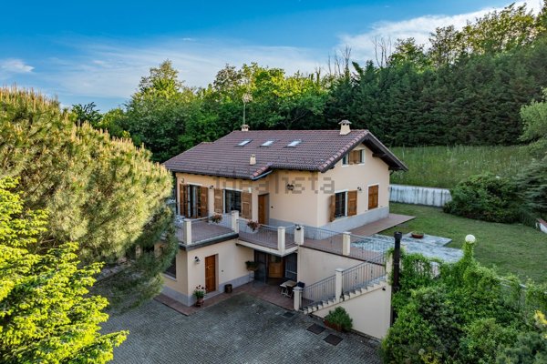 casa indipendente in vendita a Serra Riccò in zona Pedemonte