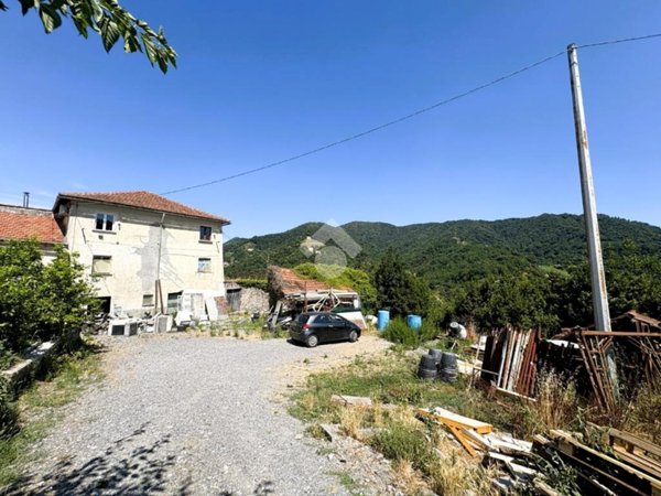 casa indipendente in vendita a Serra Riccò in zona Castagna