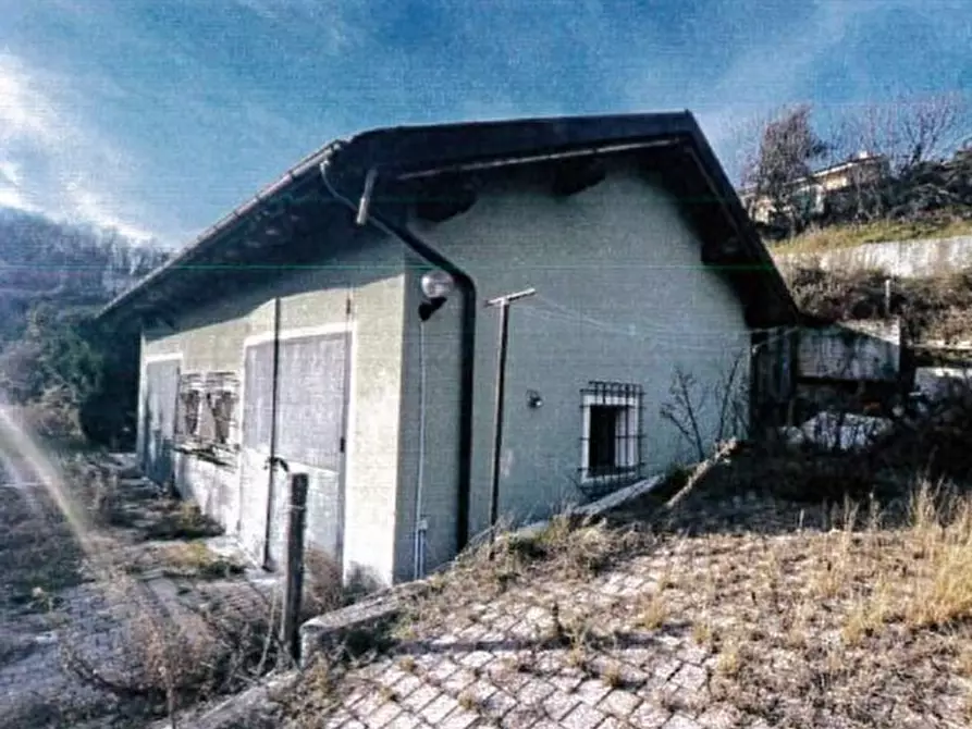 locale di sgombero in vendita a Serra Riccò in zona Serra