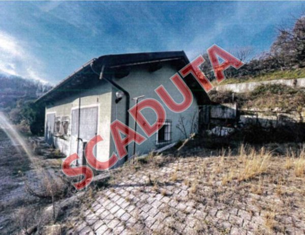 locale commerciale in vendita a Serra Riccò in zona Pedemonte