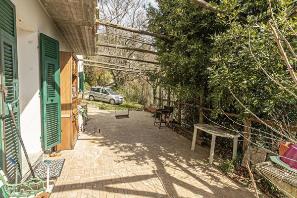casa indipendente in vendita a Serra Riccò in zona Serra