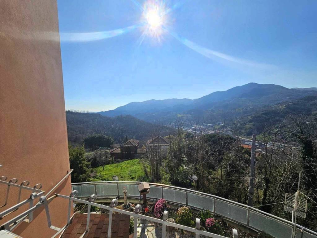 appartamento in vendita a Serra Riccò in zona Pedemonte