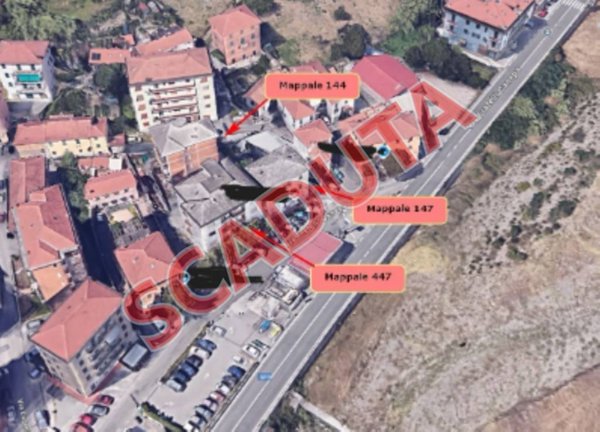 locale commerciale in vendita a Serra Riccò