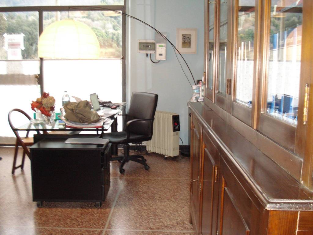 ufficio in vendita a Serra Riccò in zona Pedemonte